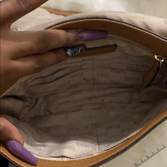 COPY - Michael Kors Shoulder/Crossbody Bag - Picture 7 of 8